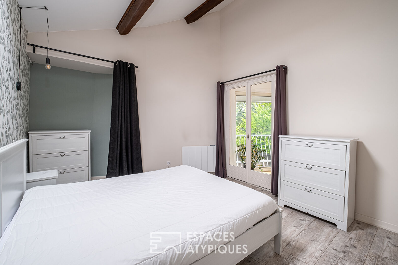 Grand loft familial en plein centre de Jonage
