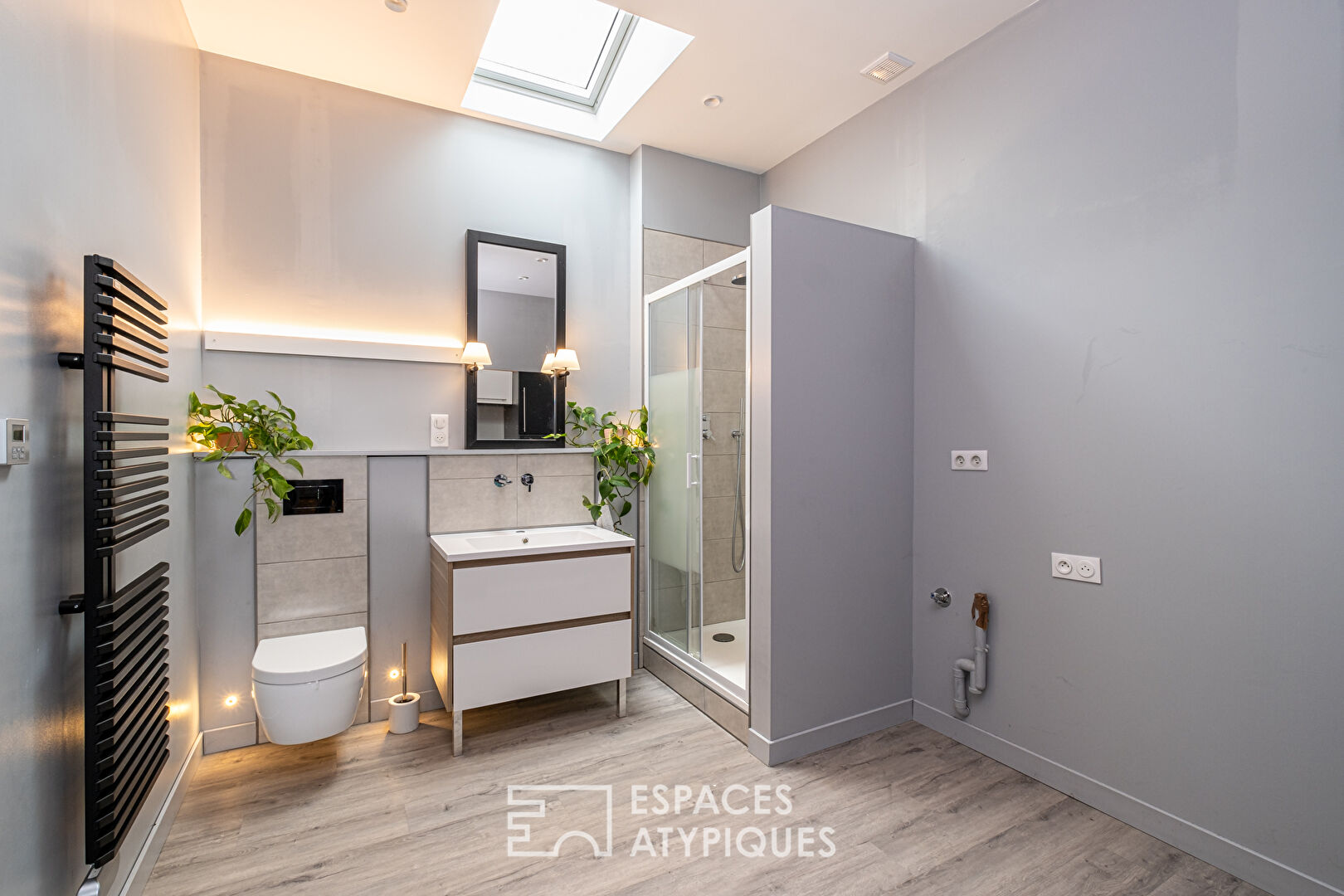 Grand loft familial en plein centre de Jonage