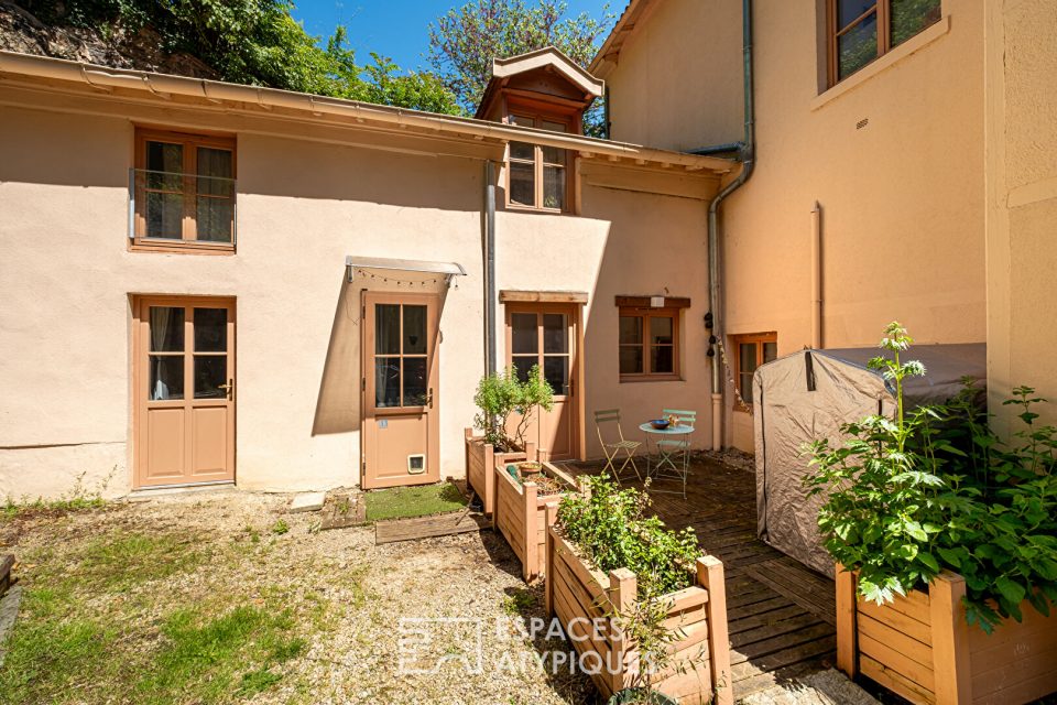 Appartement intmiste avec sa terrasse privative.