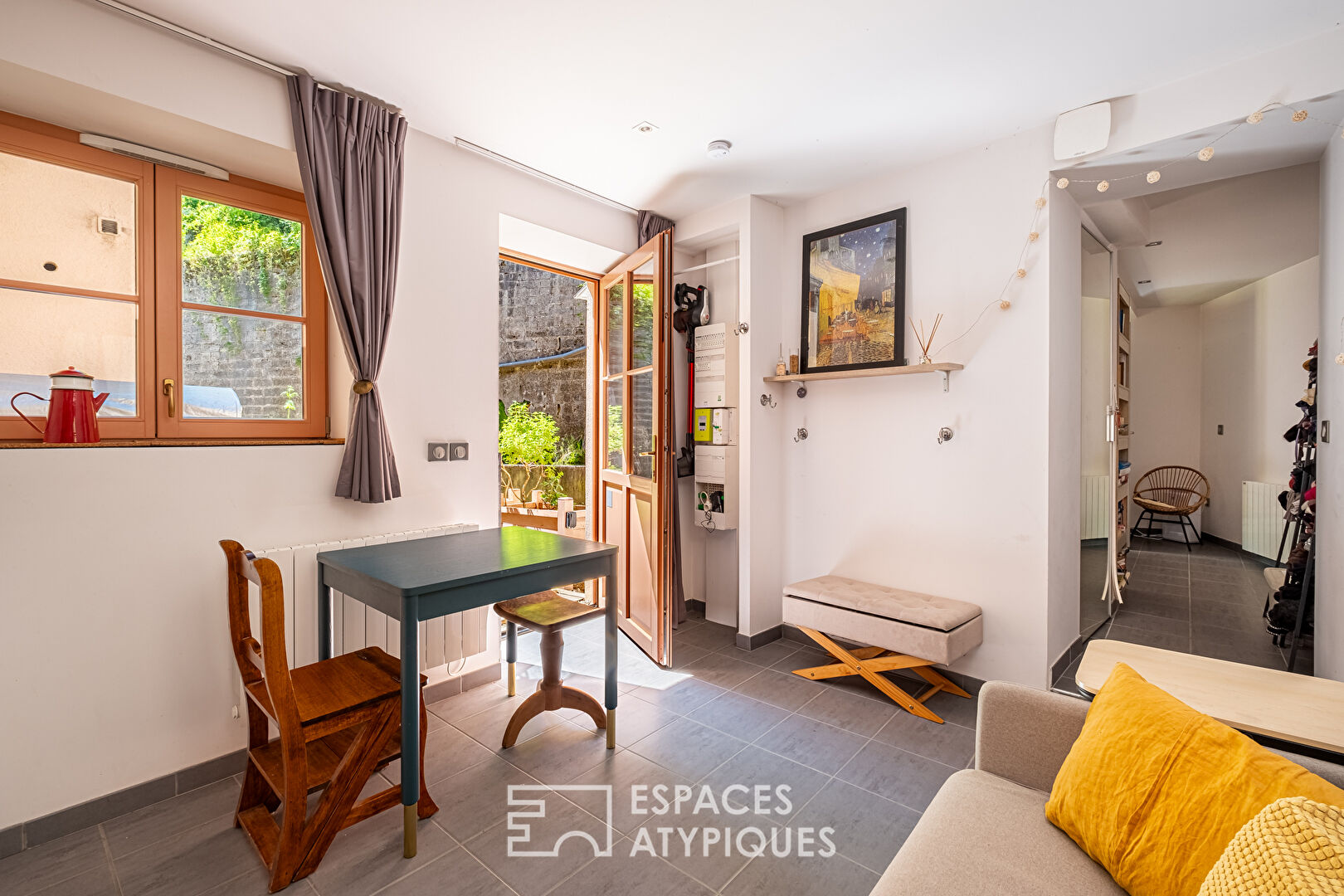 Appartement intmiste avec sa terrasse privative.