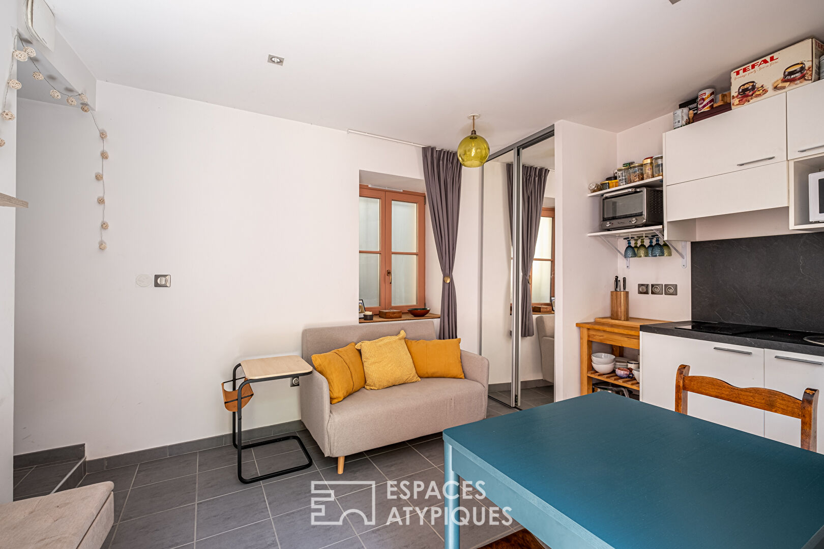 Appartement intmiste avec sa terrasse privative.