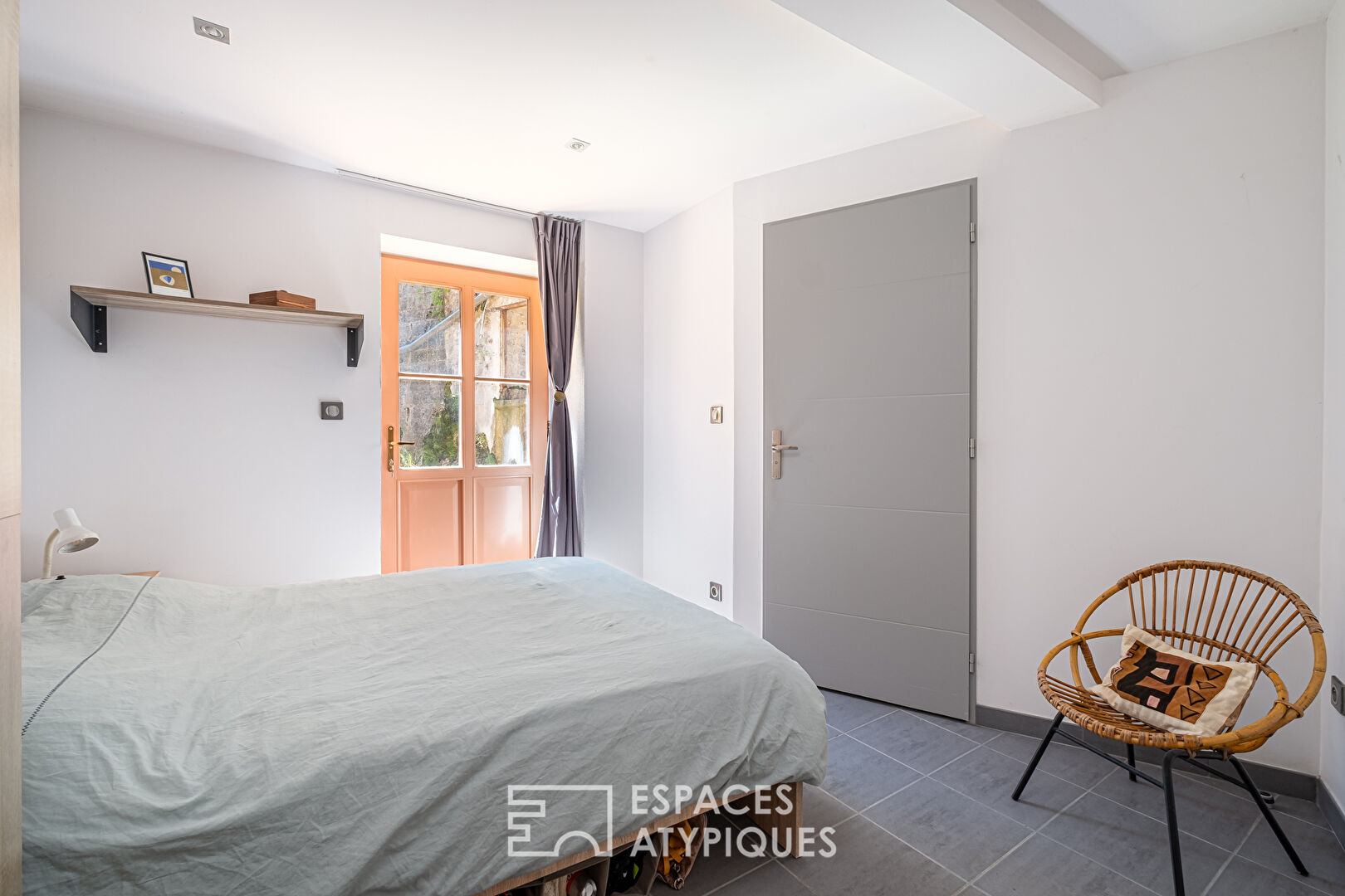 Appartement intmiste avec sa terrasse privative.