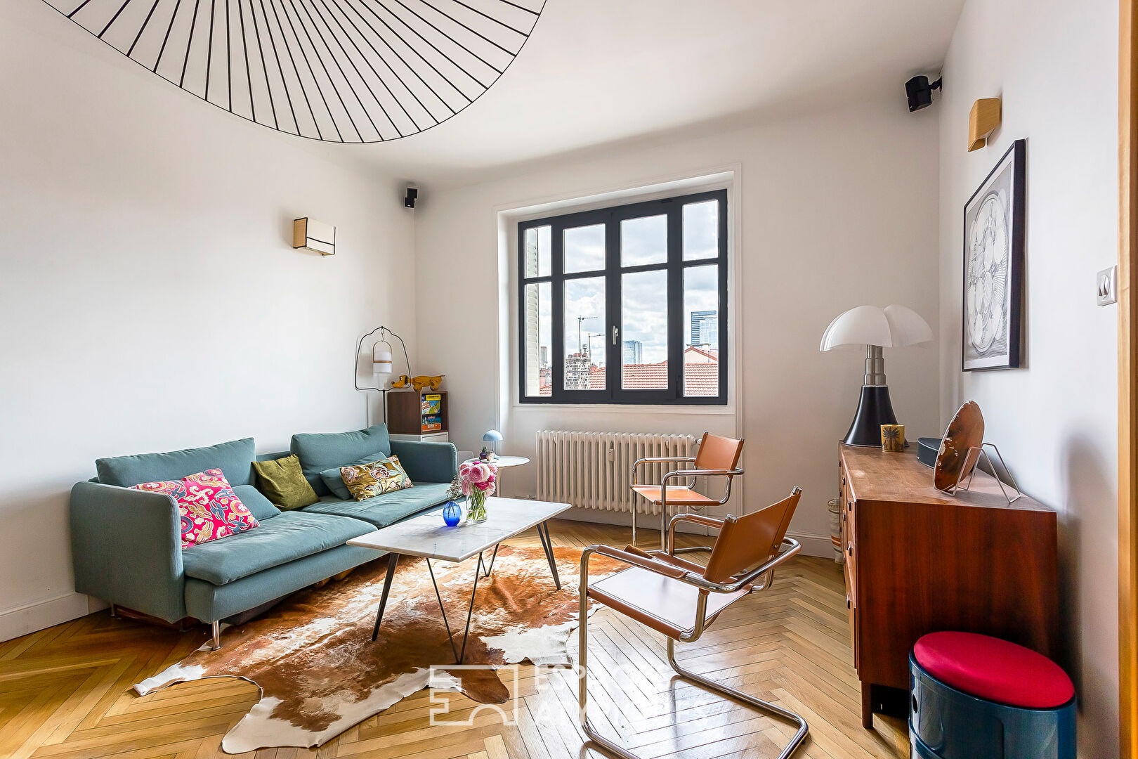 Apartment in an art deco building with a view on the top floor