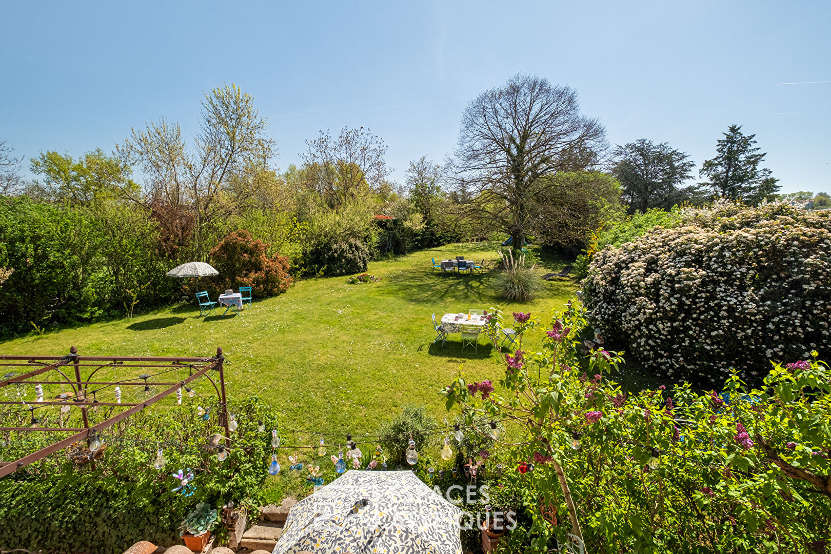 Maison de charme avec un jardin bucolique