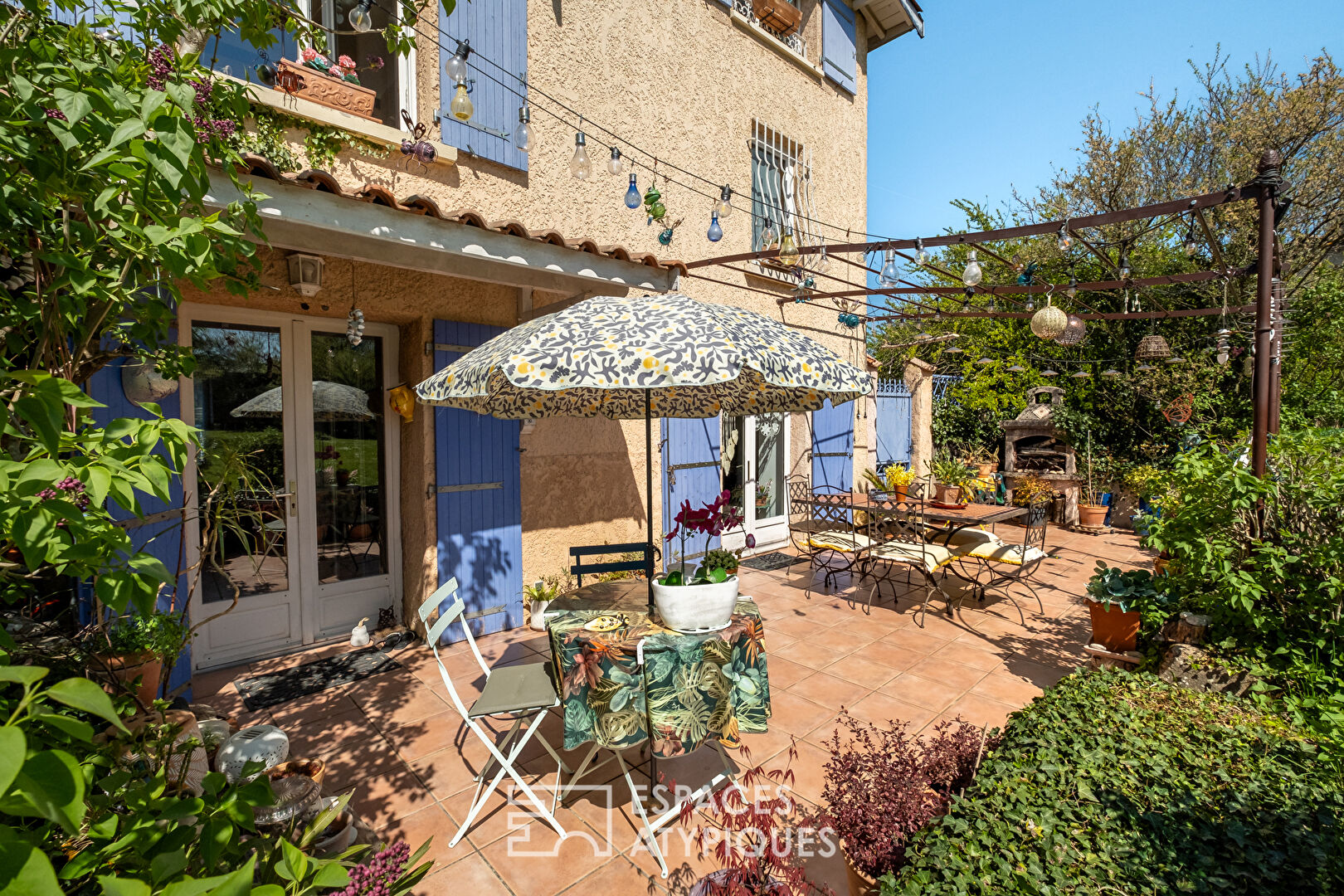 Maison de charme avec un jardin bucolique