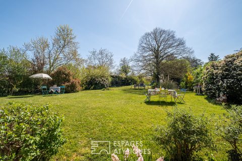 Maison de charme avec un jardin bucolique