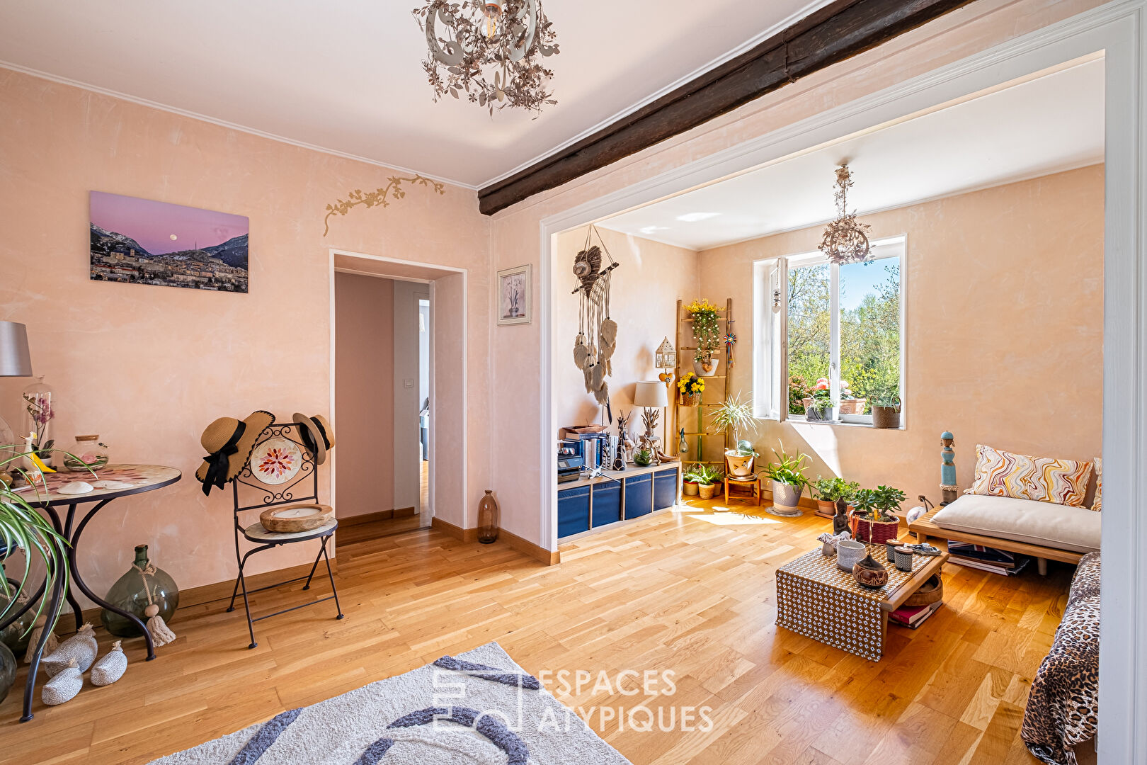 Maison de charme avec un jardin bucolique