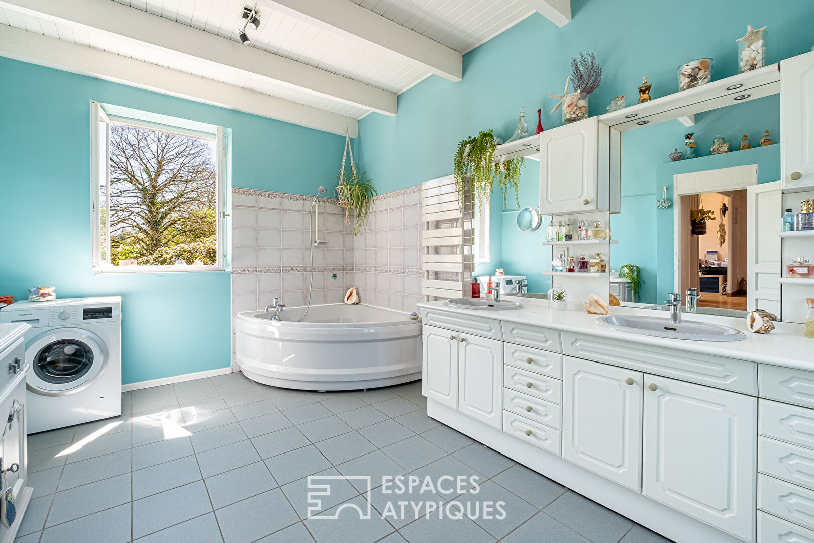 Maison de charme avec un jardin bucolique
