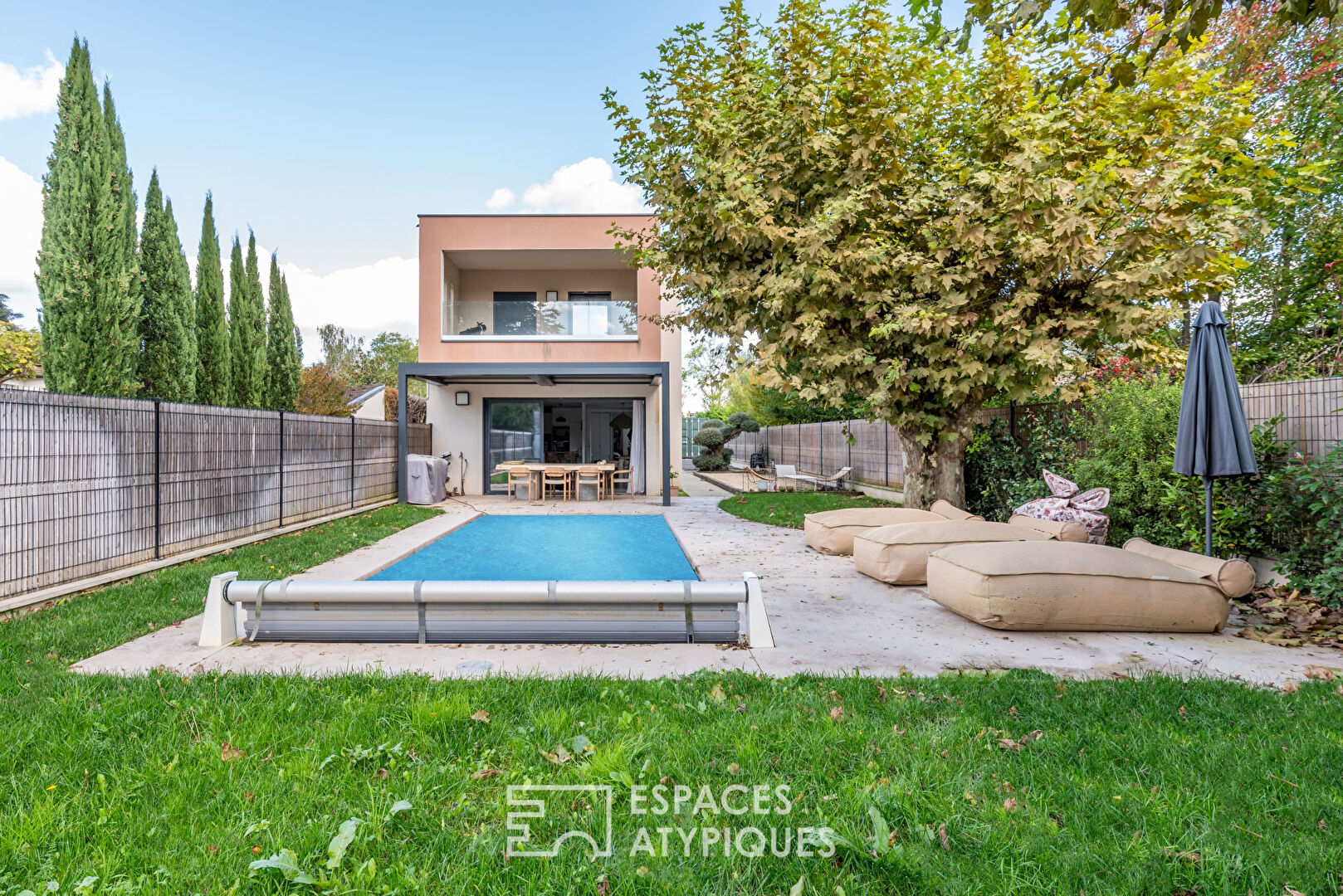 Contemporary house in the village of Tassin