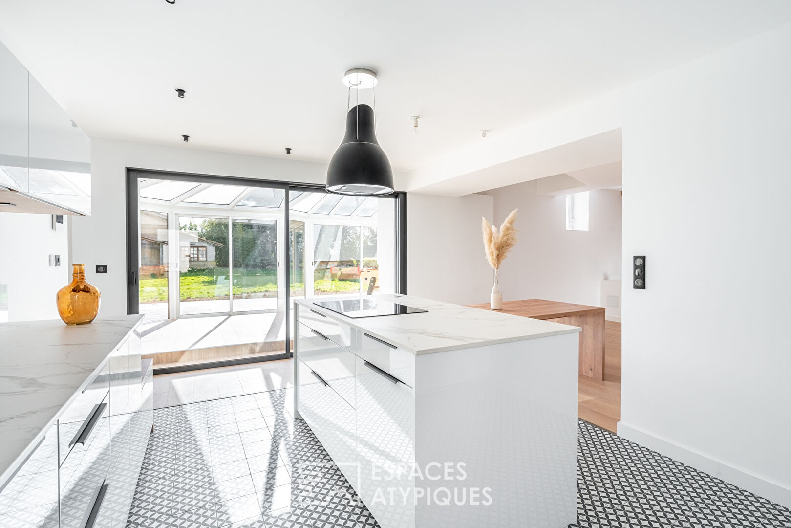 Esprit campagne et lignes contemporaines à Mionnay