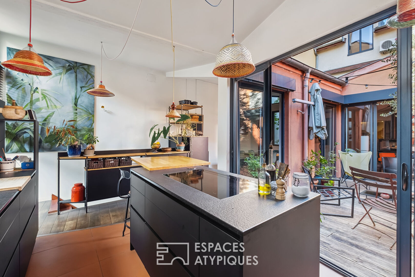 Maison de ville intimiste rénovée avec son patio à proximité directe du métro Saxe-Gambetta