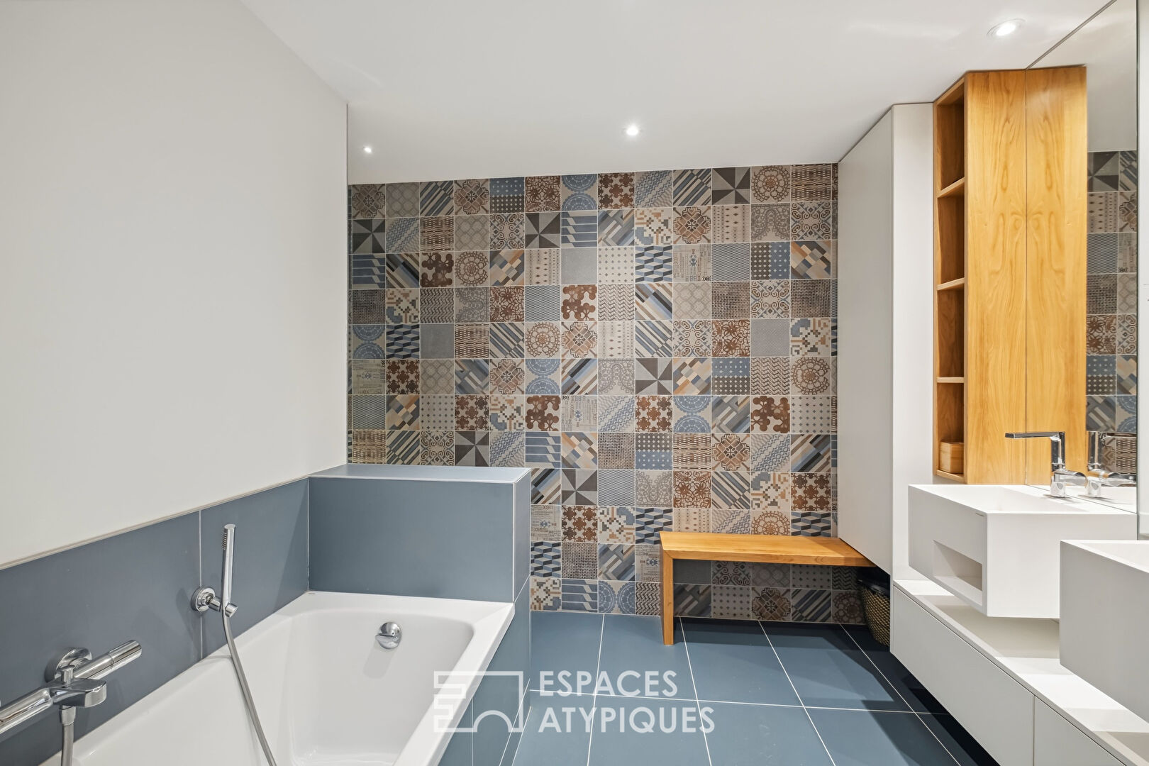 Maison de ville intimiste rénovée avec son patio à proximité directe du métro Saxe-Gambetta