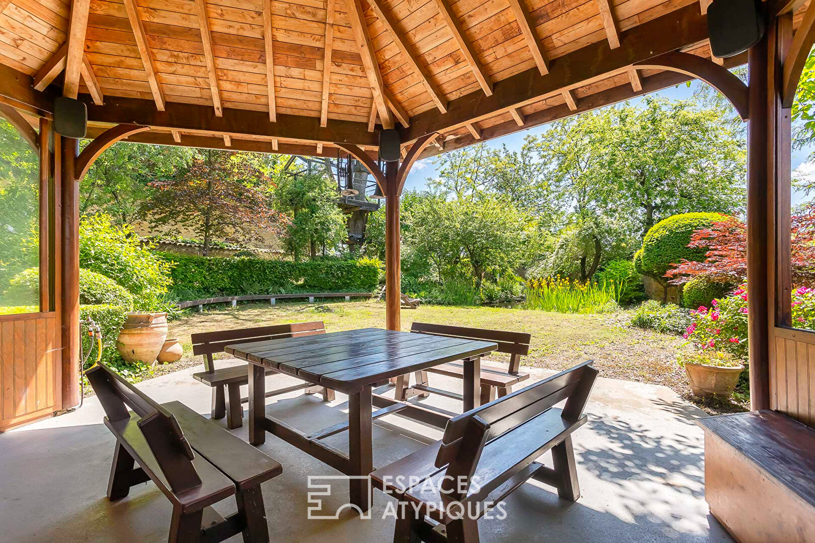 Appartement bourgeois en plein coeur de saint just avec jardin privatif