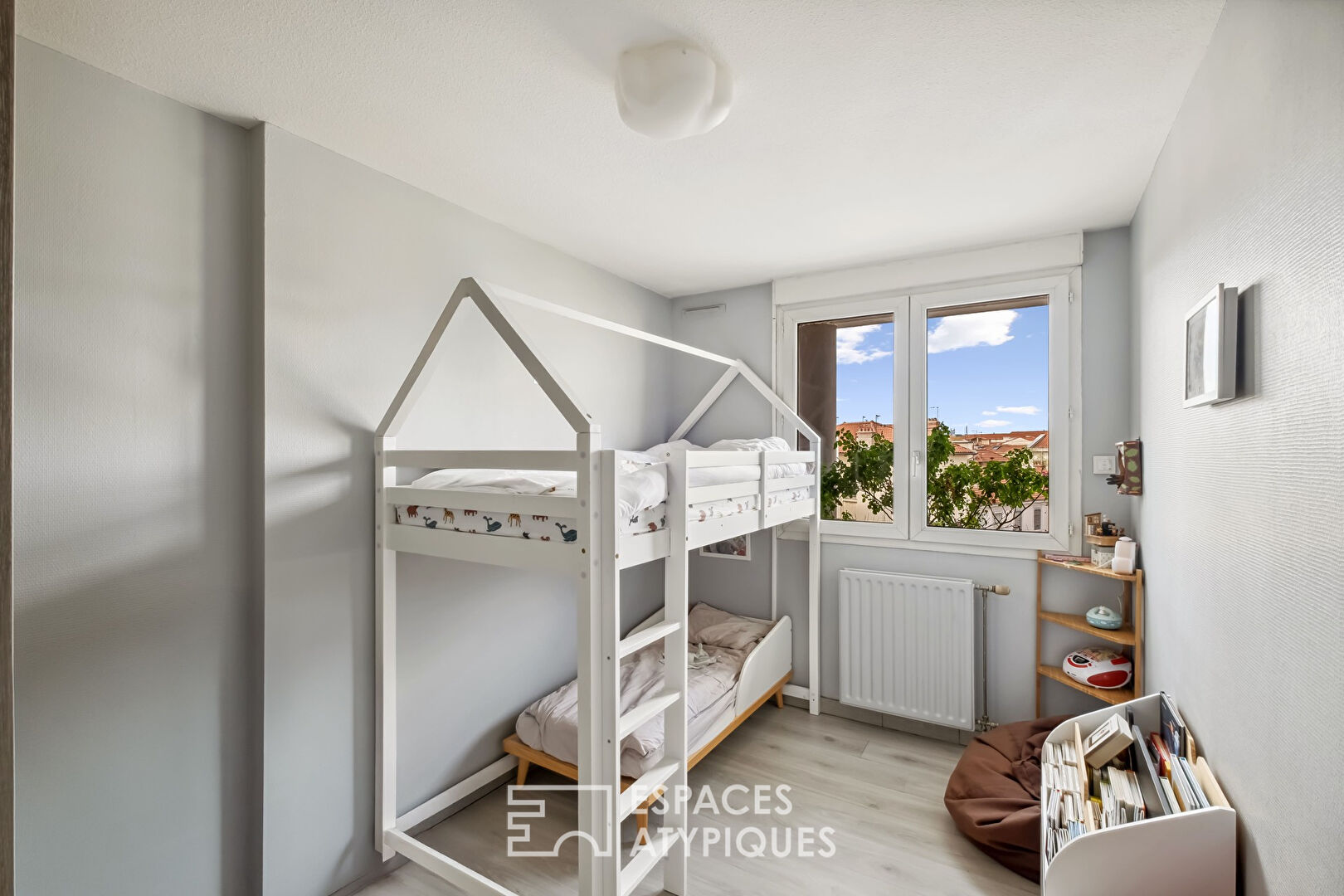 Dernier étage avec beaux volumes et terrasse