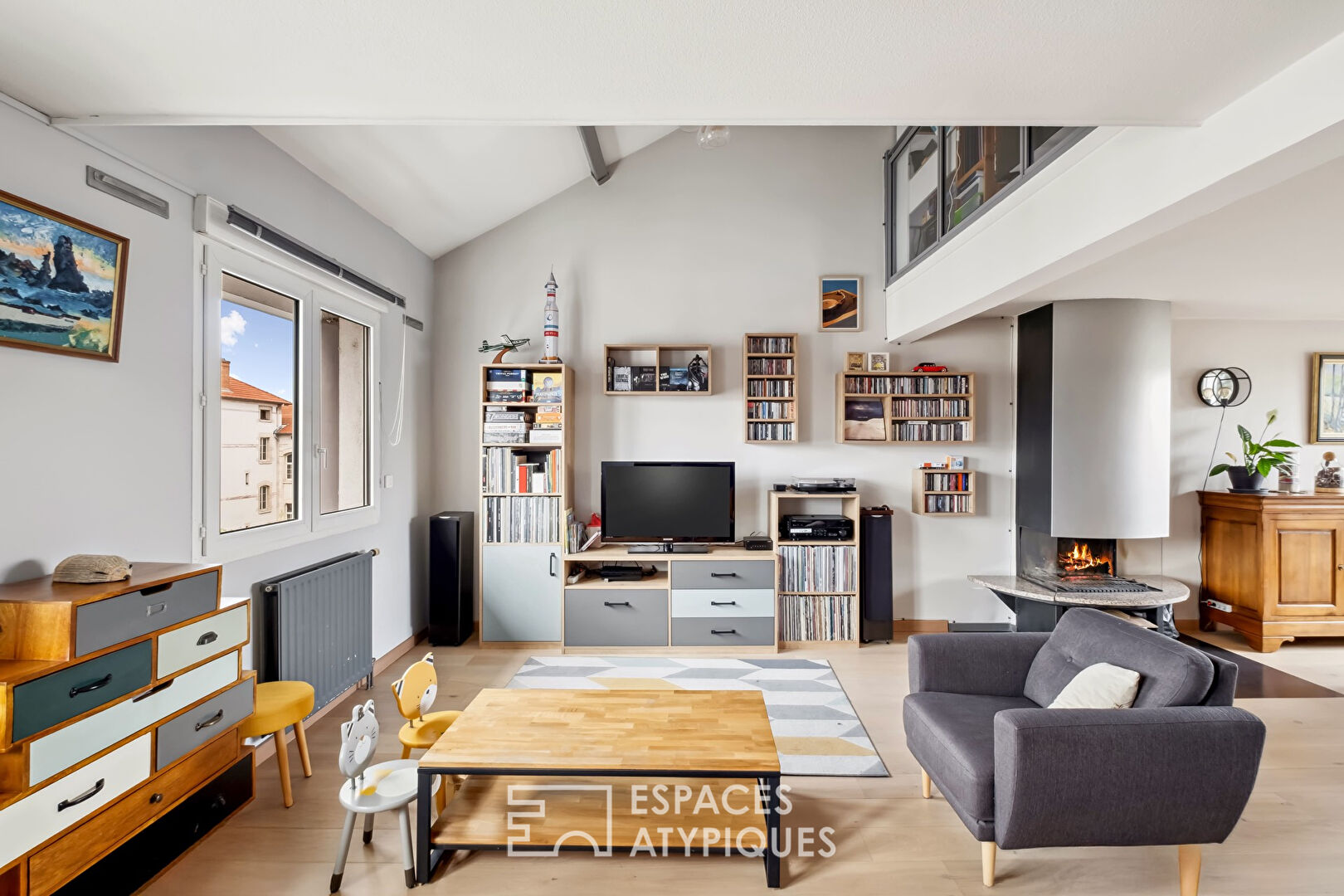 Dernier étage avec beaux volumes et terrasse