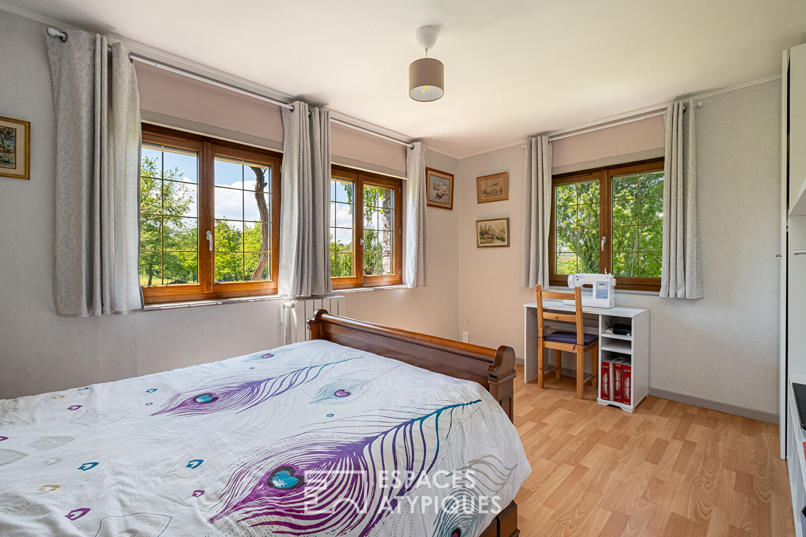 Maison en pierre avec vue les monts du Lyonnais dans un cadre bucolique