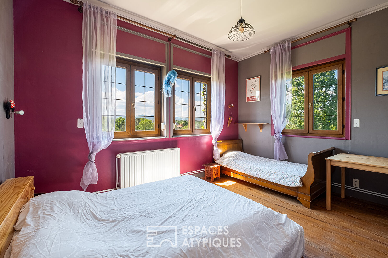Maison en pierre avec vue les monts du Lyonnais dans un cadre bucolique