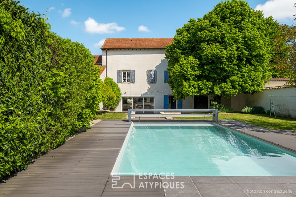 Maison familiale en pisé avec piscine