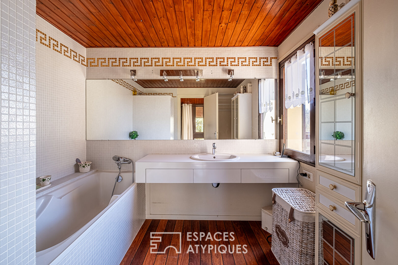 Maison d’architecte des années 70 dans un environnement calme et bucolique