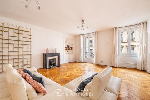 Character apartment on a high floor with elevator in the Grôlée district
