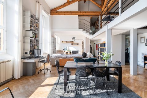 Duplex familial en dernier étage avec ascenseur au coeur du Vieux Lyon et son stationnement