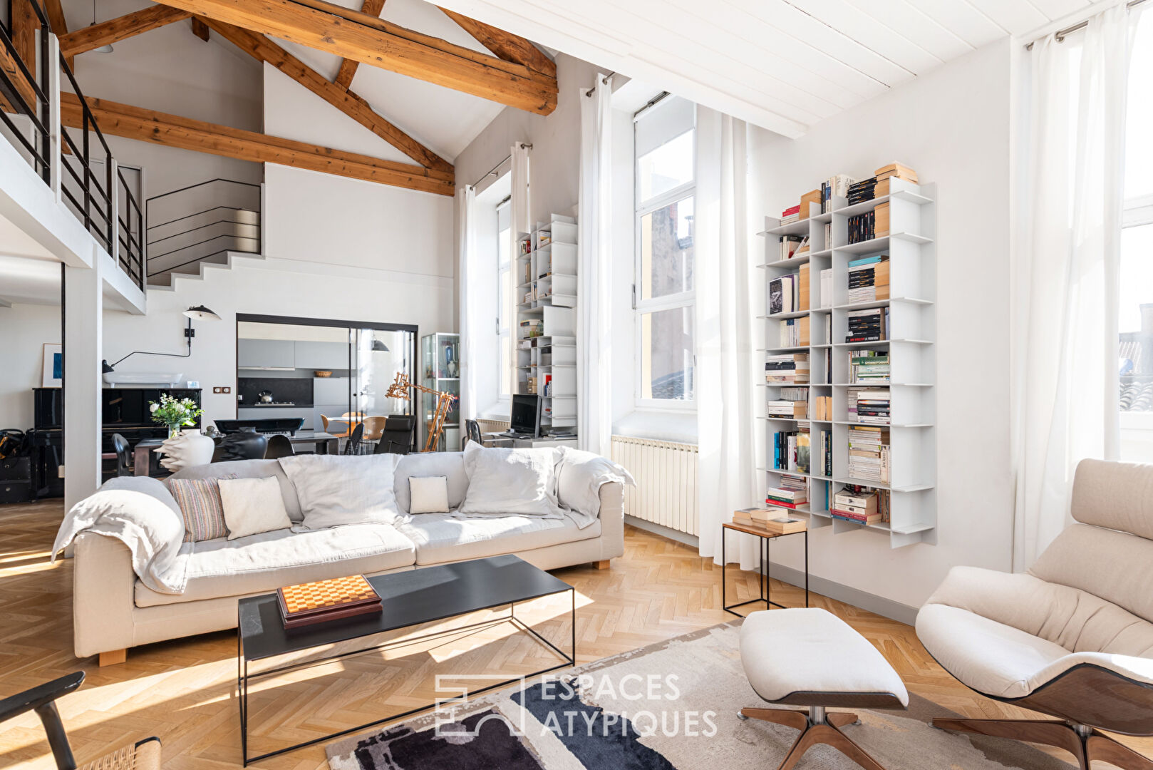 Duplex familial en dernier étage avec ascenseur au coeur du Vieux Lyon et son stationnement
