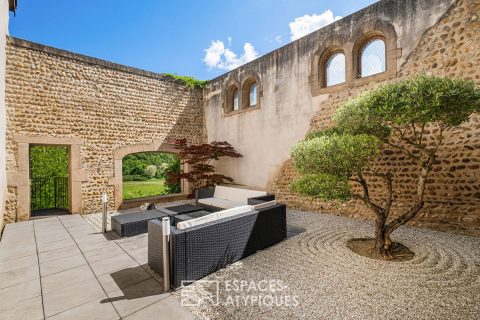 Ancien corps de ferme rénové en esprit loft avec vue panoramique
