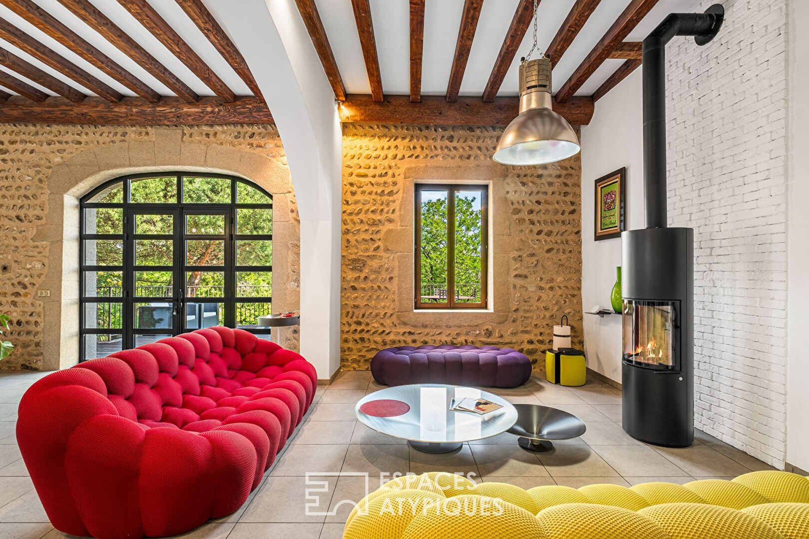 Ancien corps de ferme rénové en esprit loft avec vue panoramique