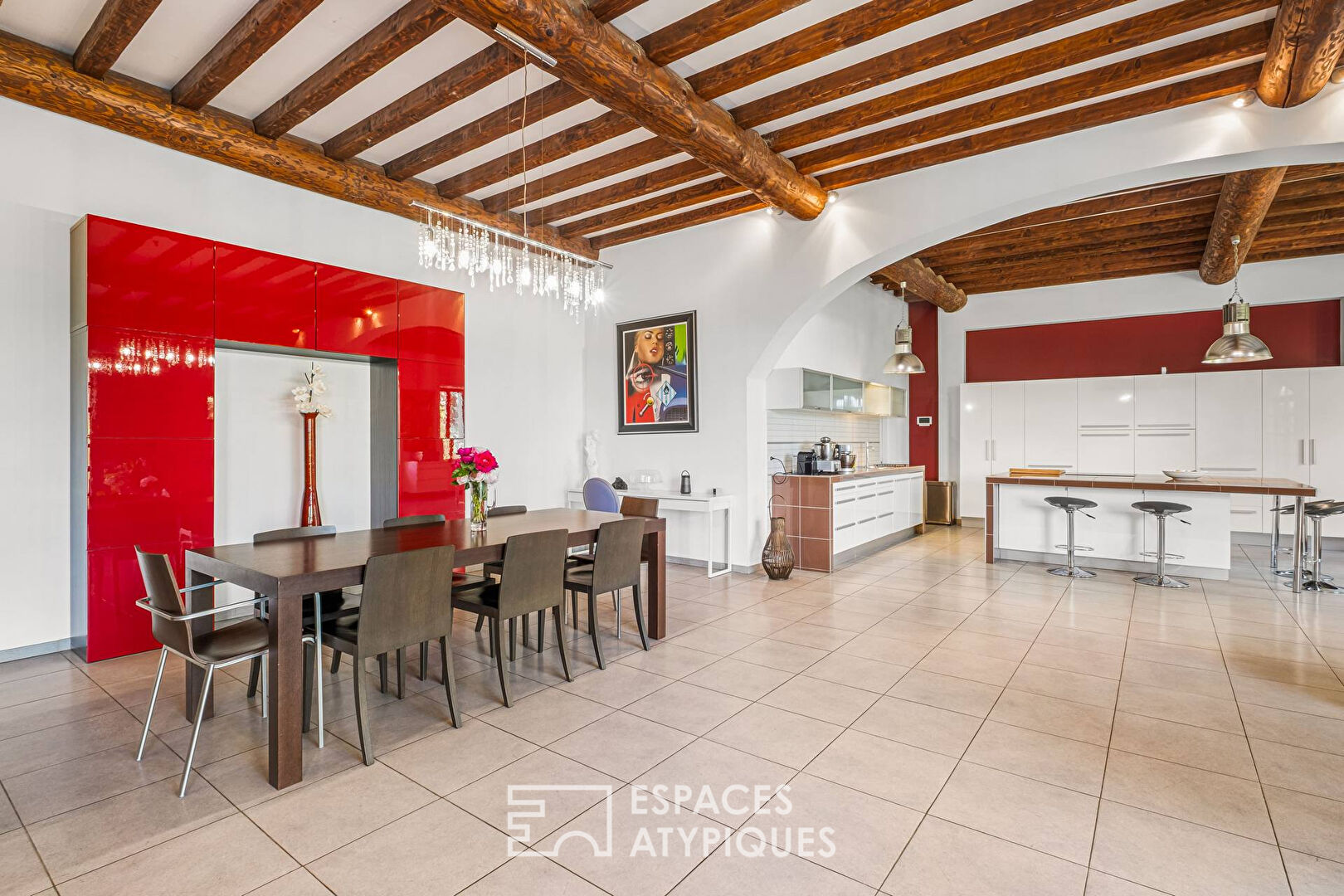 Ancien corps de ferme rénové en esprit loft avec vue panoramique