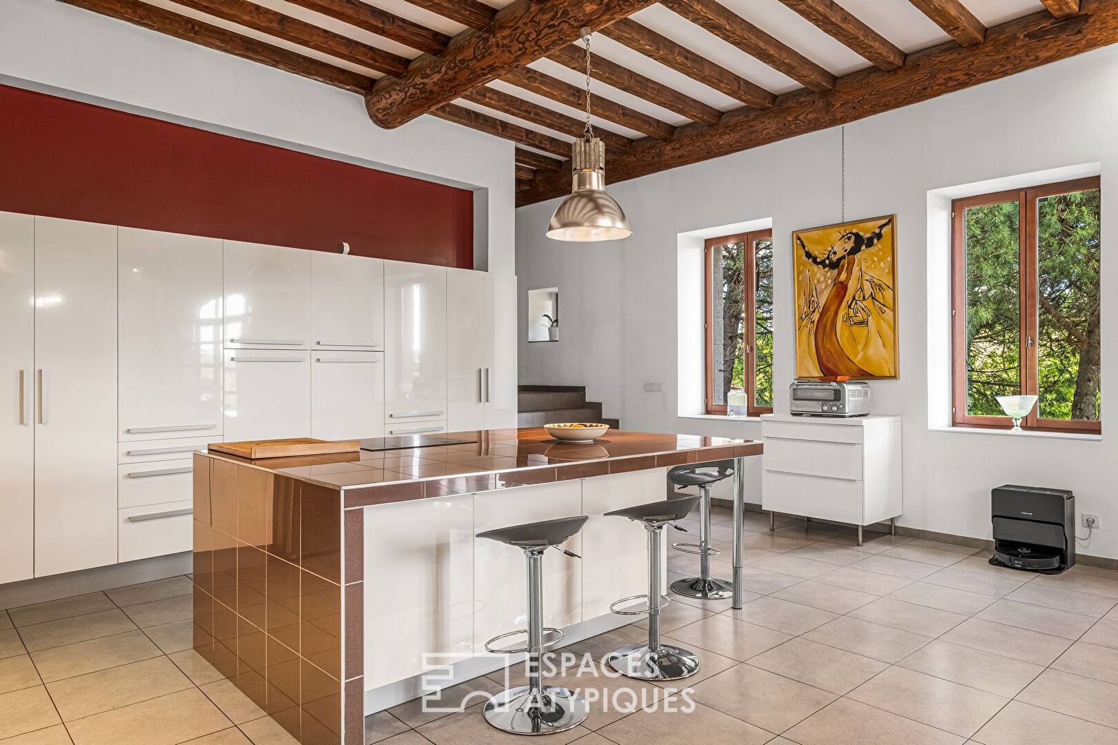 Ancien corps de ferme rénové en esprit loft avec vue panoramique