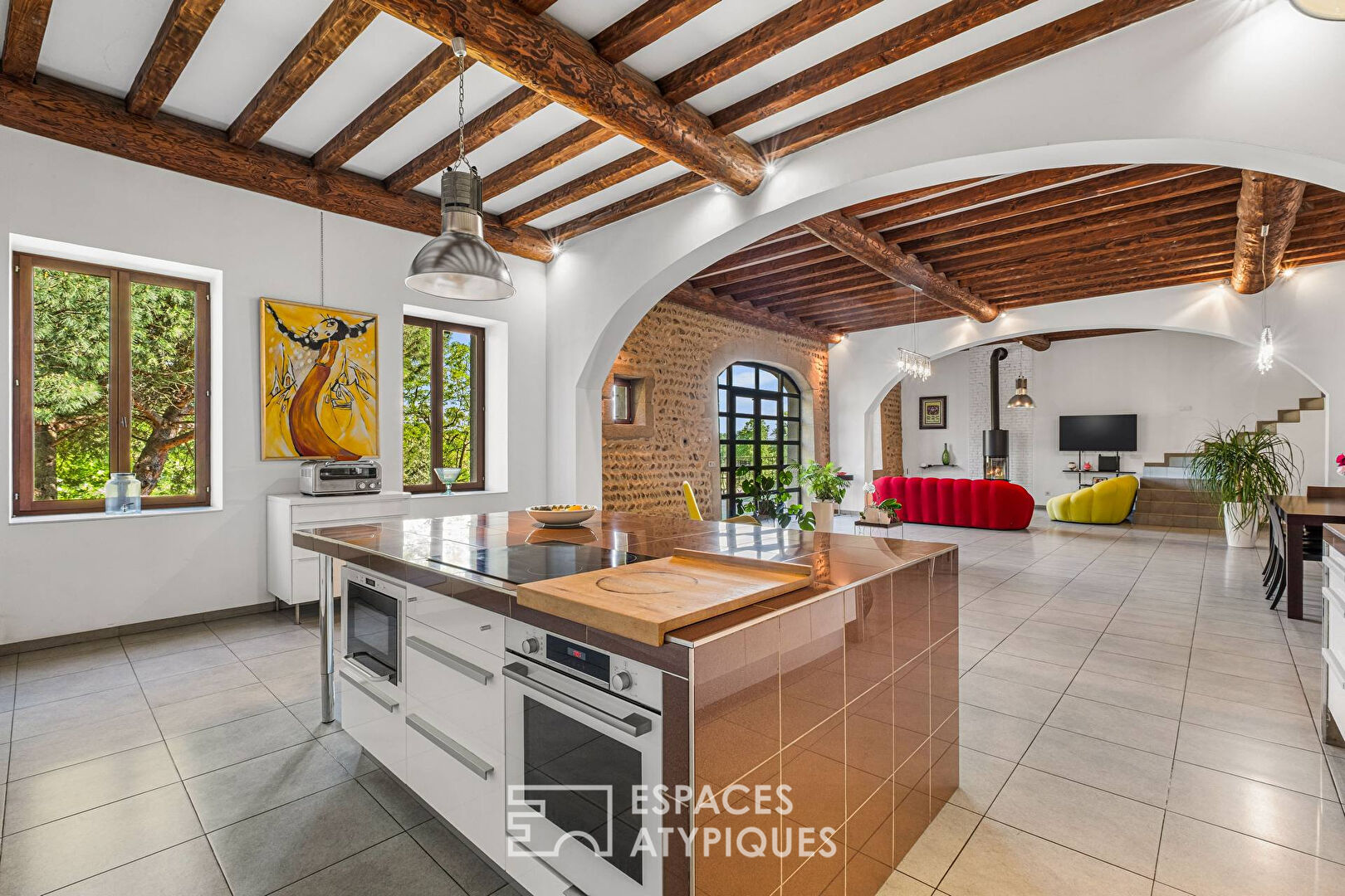 Ancien corps de ferme rénové en esprit loft avec vue panoramique