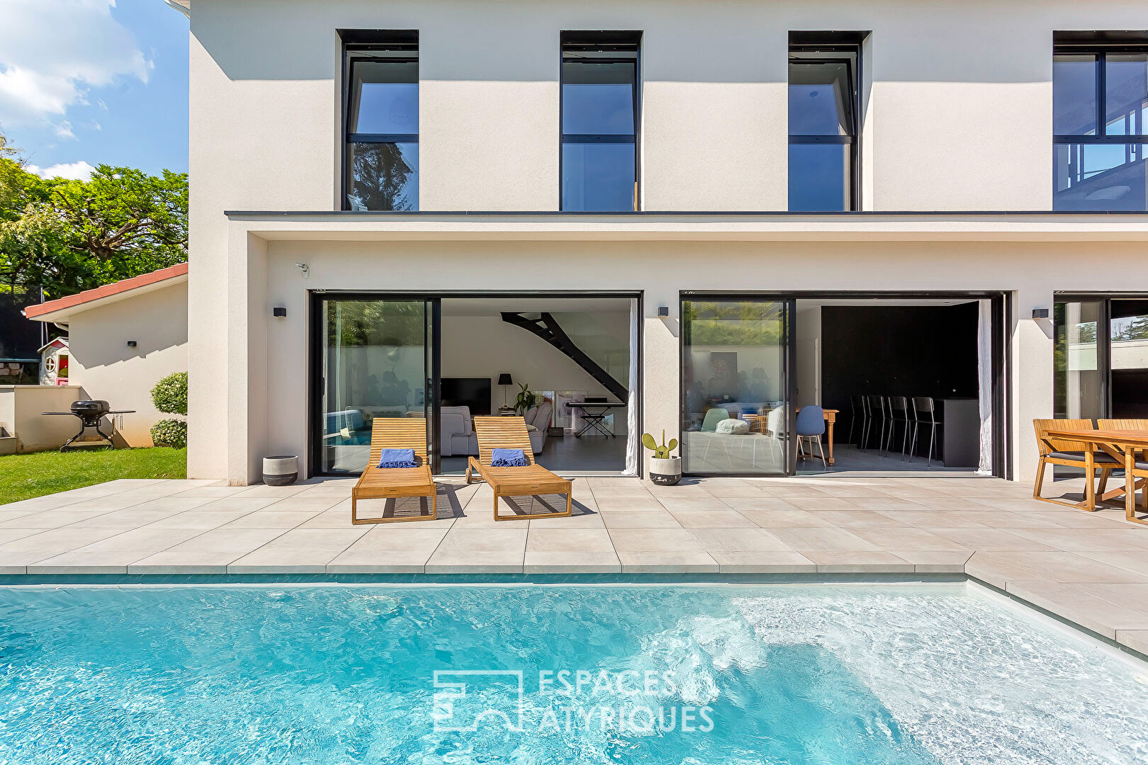 Maison contemporaine avec piscine