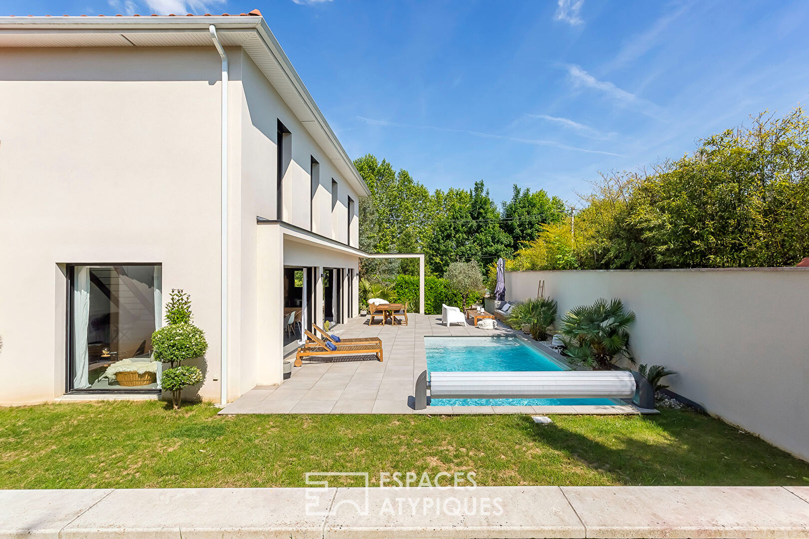 Maison contemporaine avec piscine