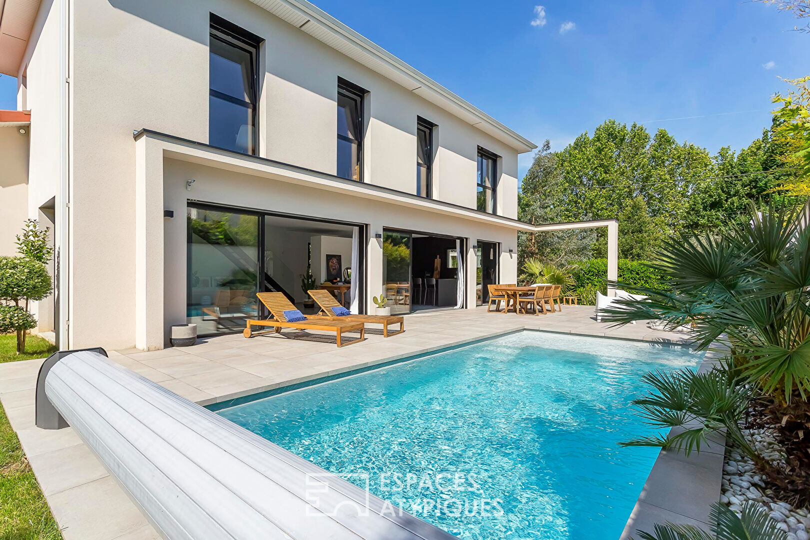 Maison contemporaine avec piscine