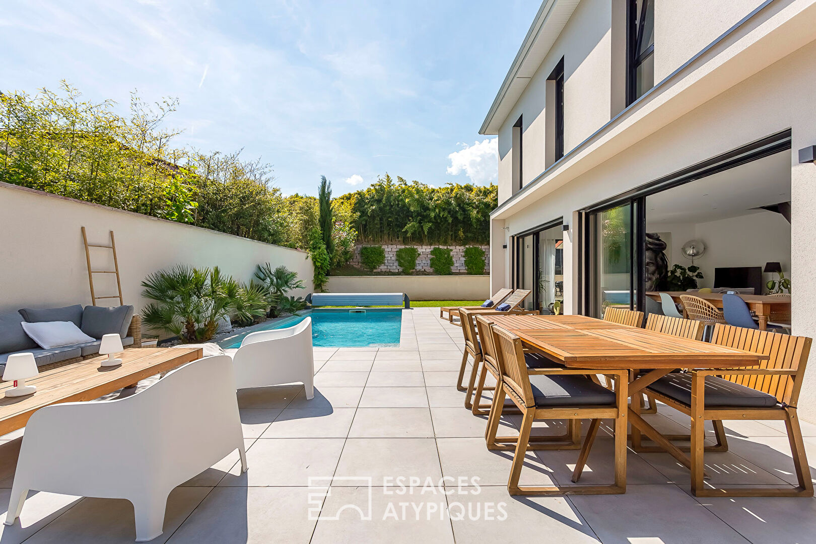 Maison contemporaine avec piscine