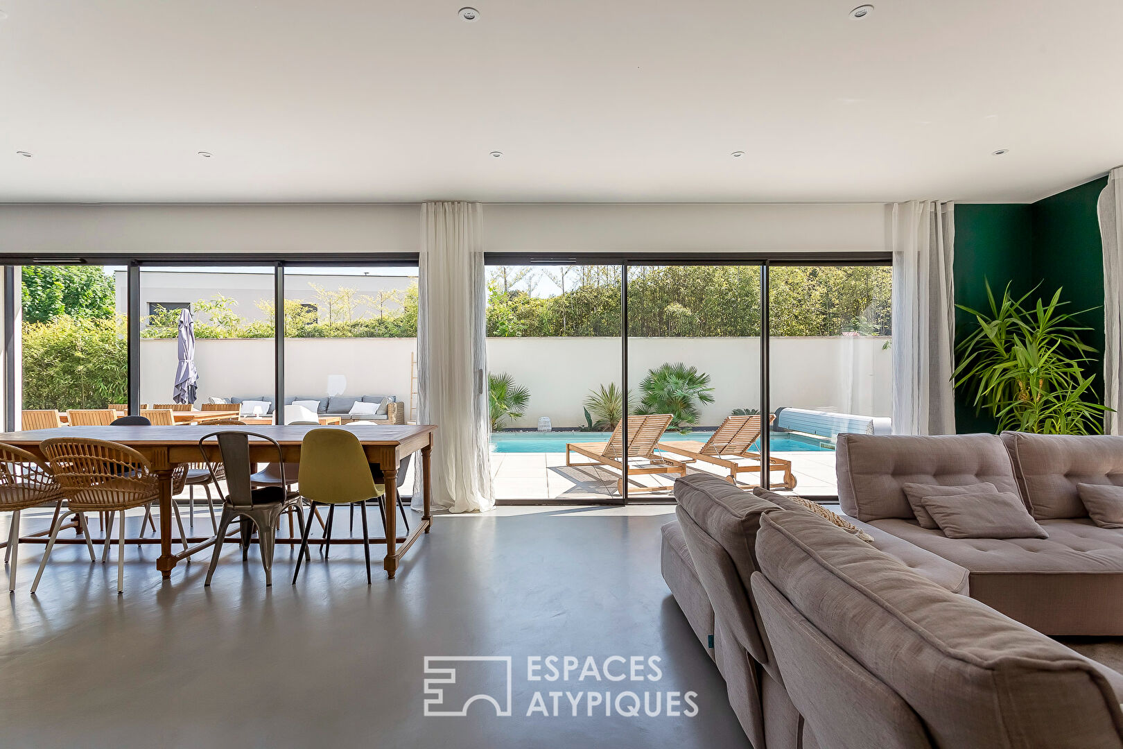 Maison contemporaine avec piscine