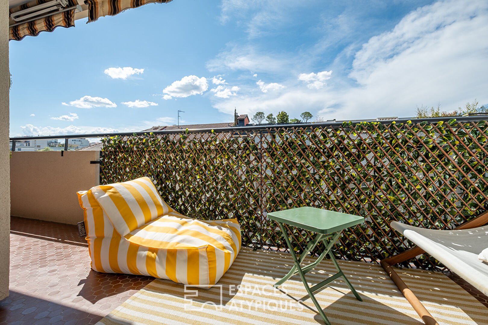 Rénovation contemporaine avec balcon à Monplaisir