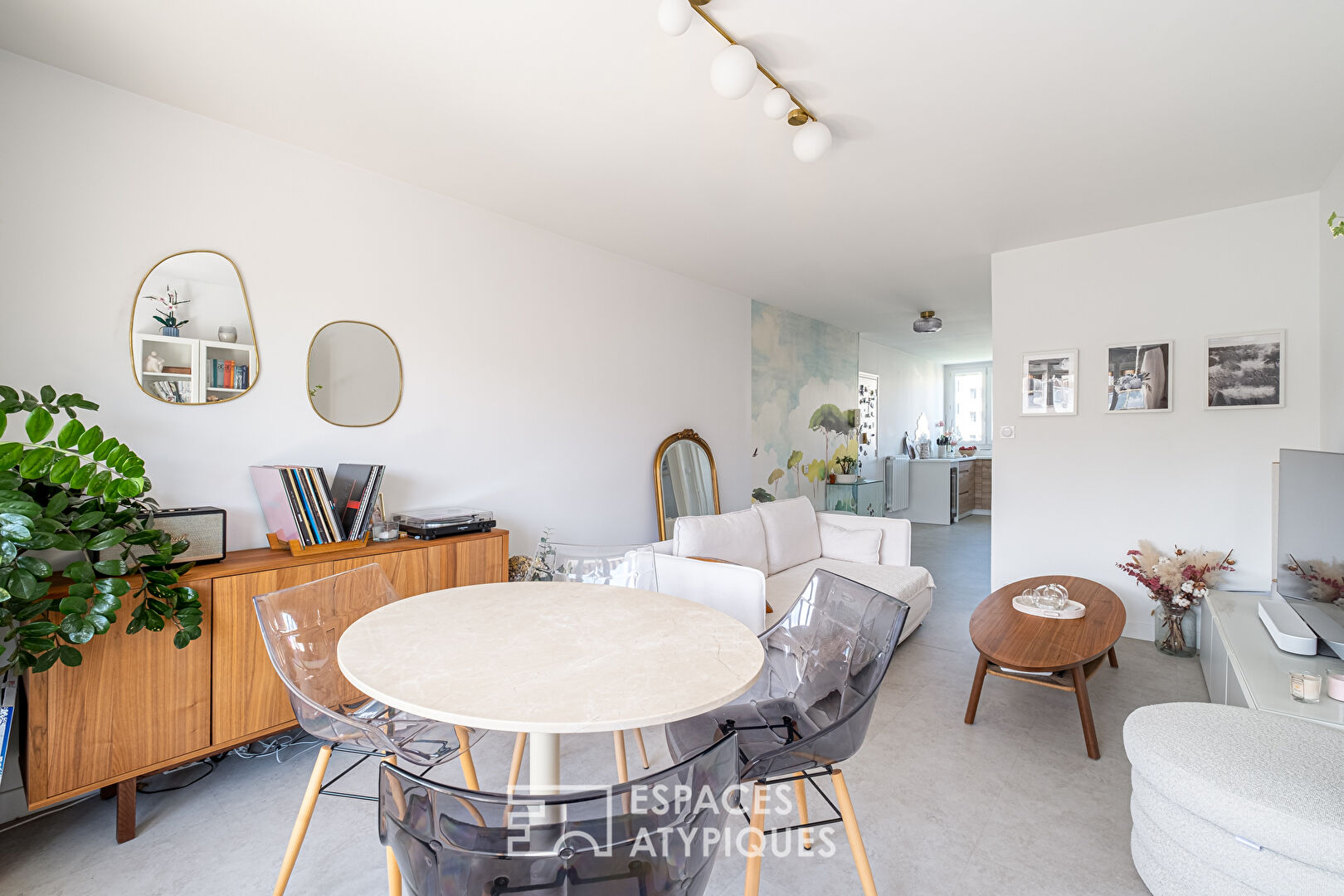 Rénovation contemporaine avec balcon à Monplaisir