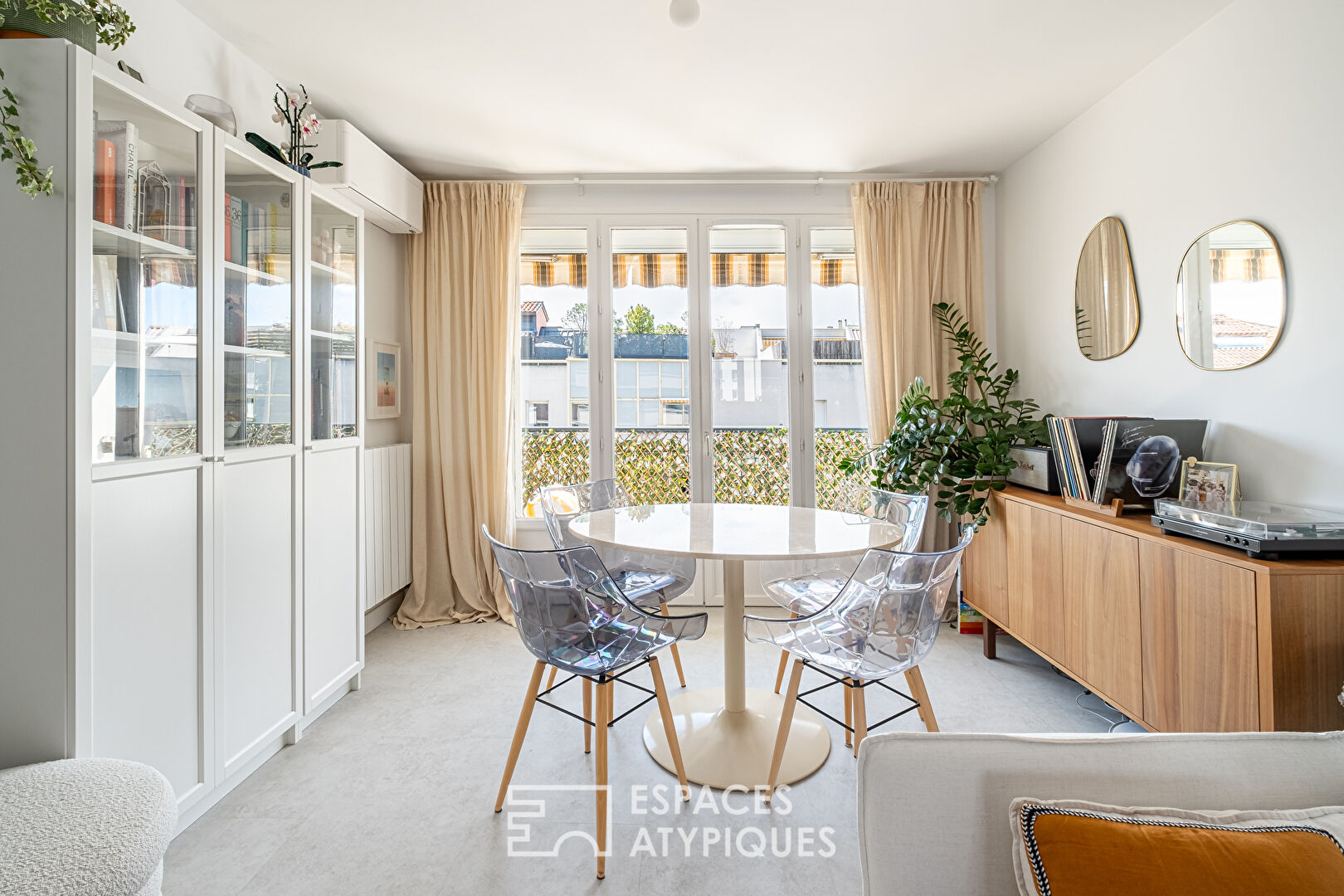 Rénovation contemporaine avec balcon à Monplaisir
