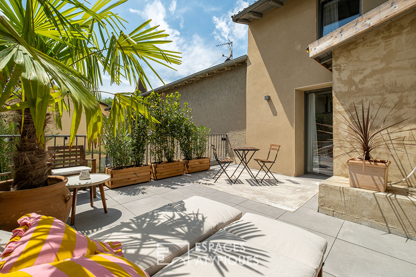 Maison de village entièrement rénovée avec cour et terrasse