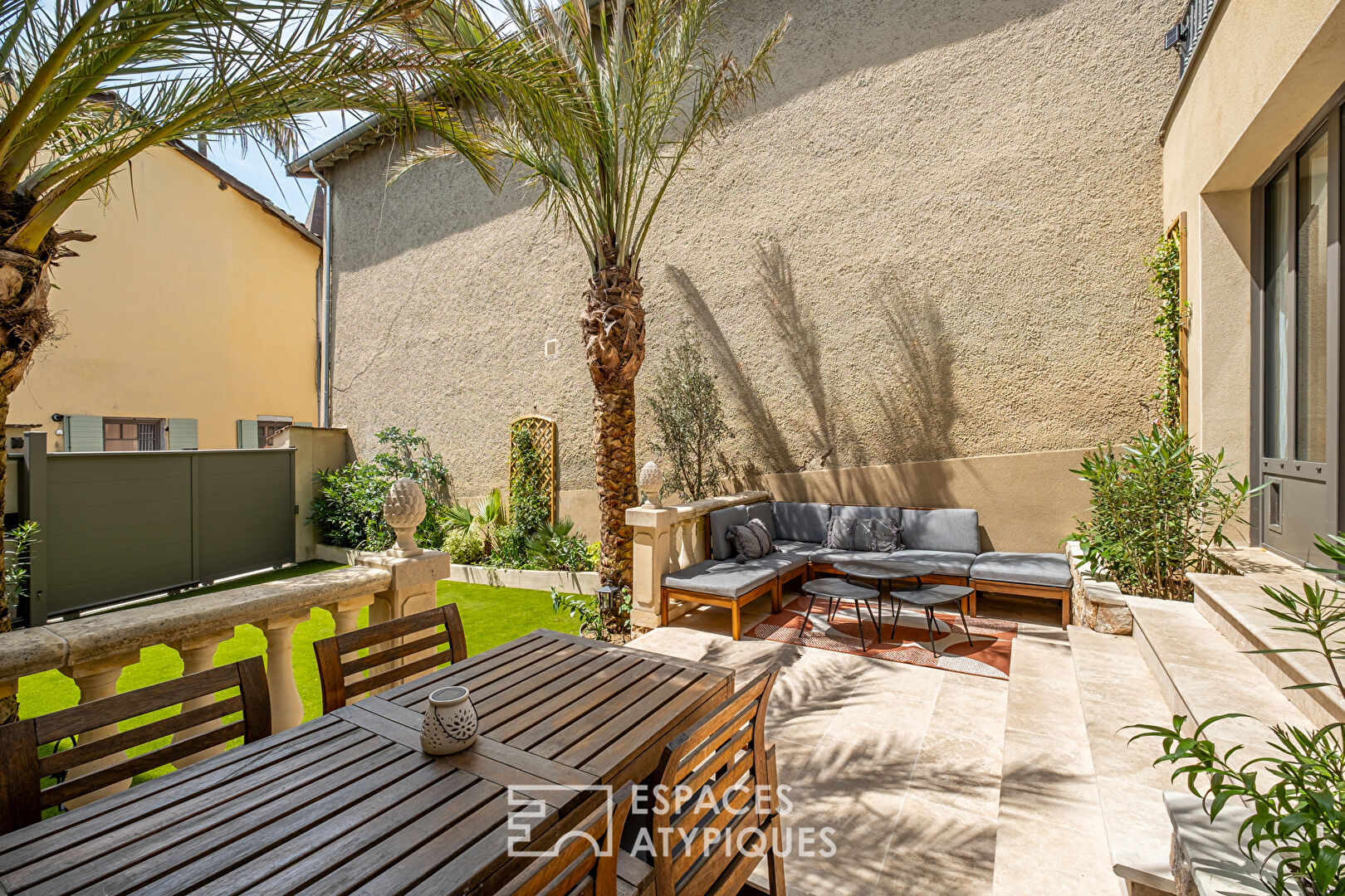 Maison de village entièrement rénovée avec cour et terrasse