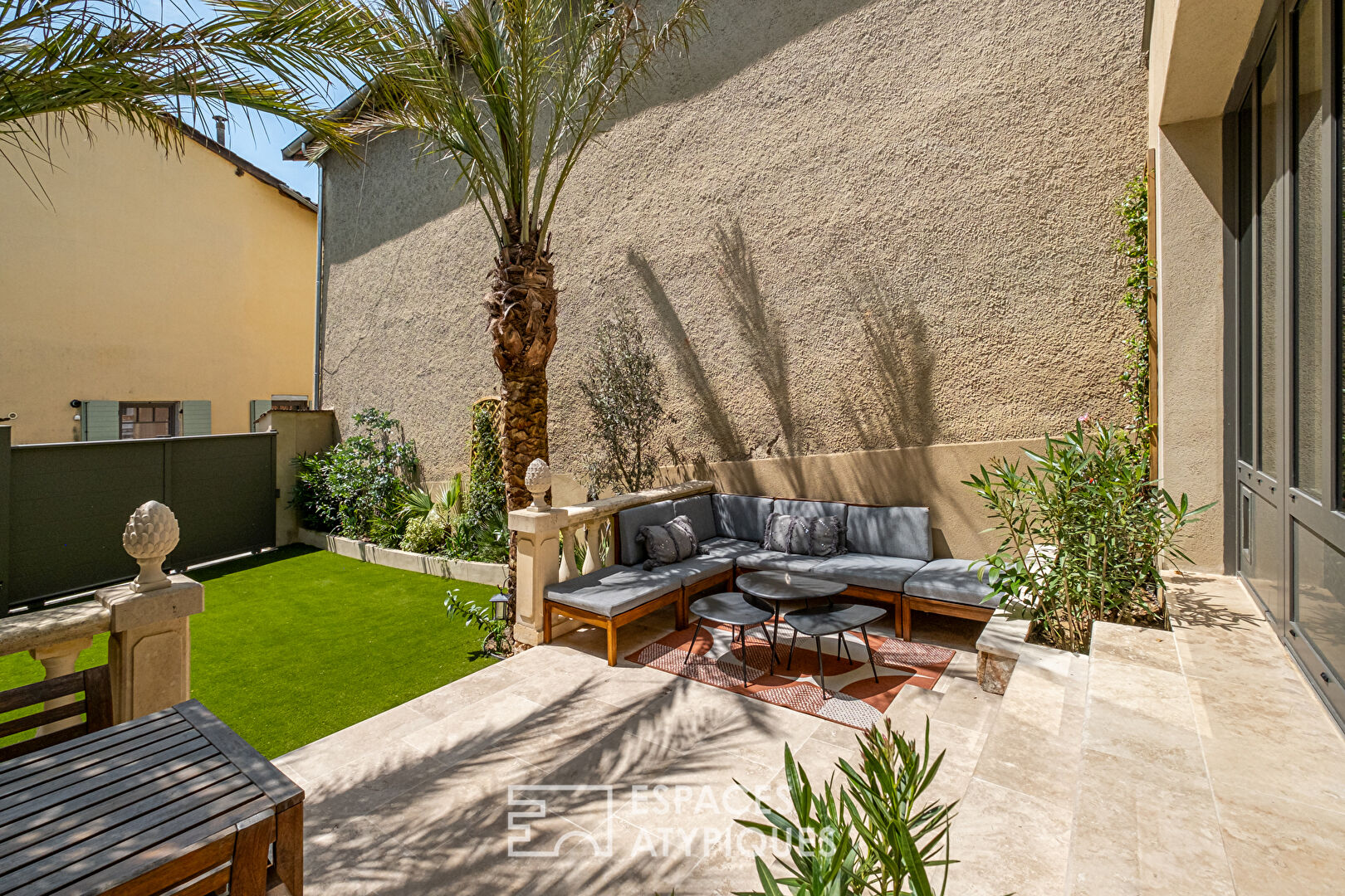Maison de village entièrement rénovée avec cour et terrasse