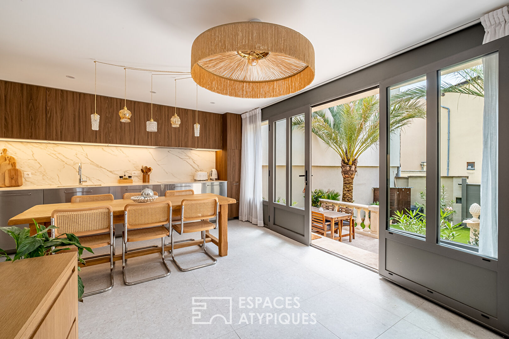 Maison de village entièrement rénovée avec cour et terrasse