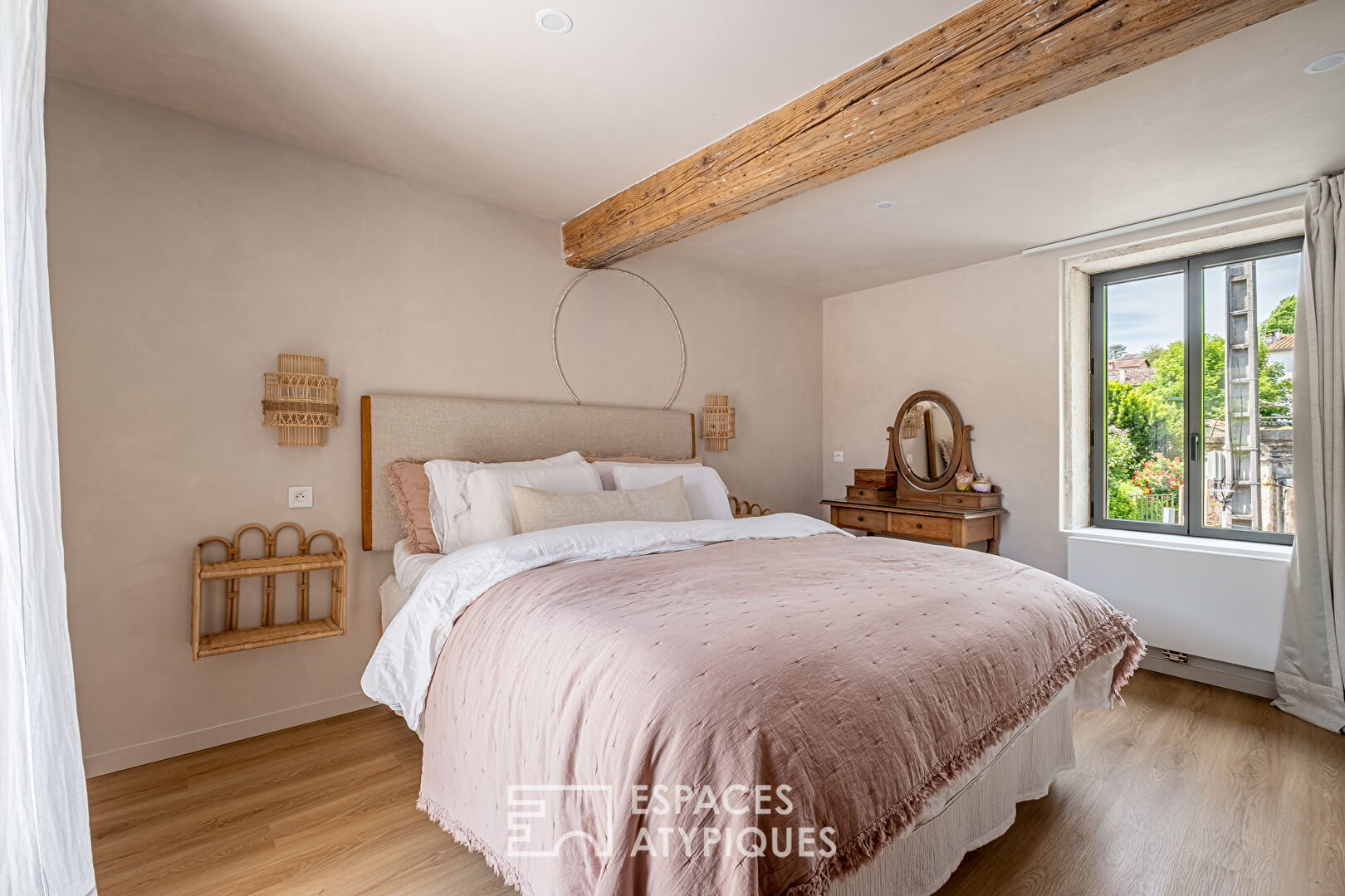 Maison de village entièrement rénovée avec cour et terrasse