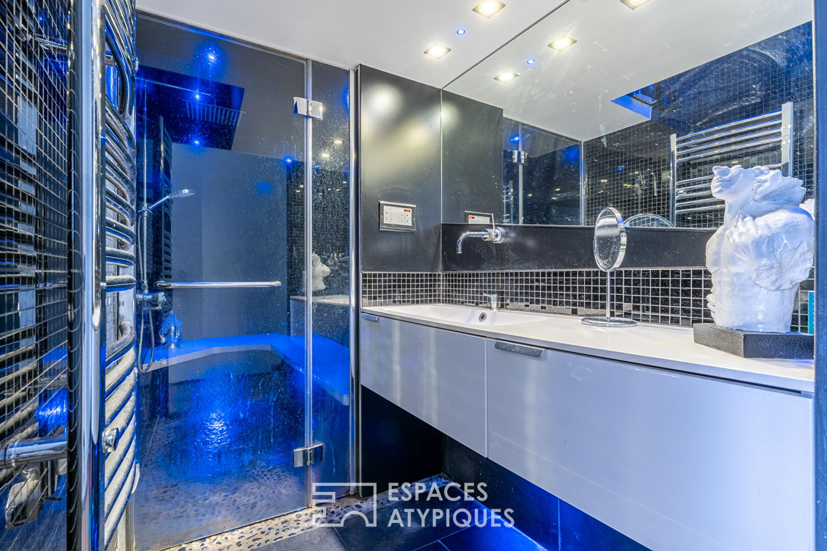 Appartement ancien rénové avec vue sur la place Alfred de Vanderpol à Lyon 9e