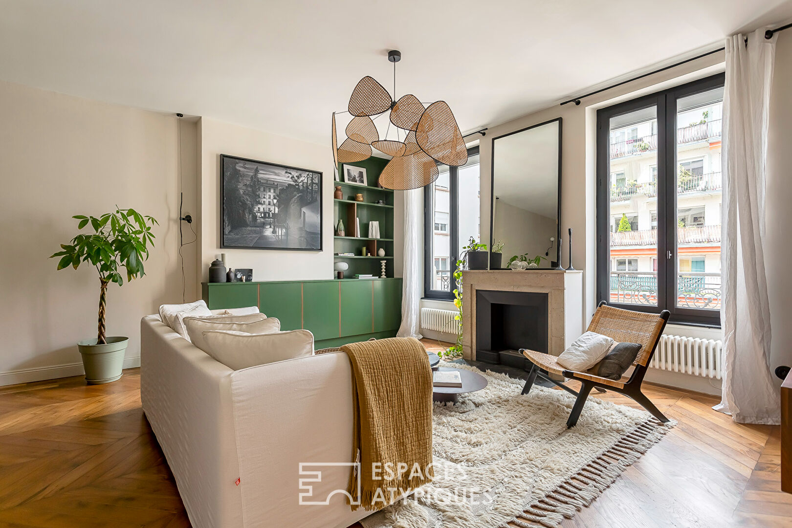 Appartement ancien entièrement rénové au coeur des Brotteaux
