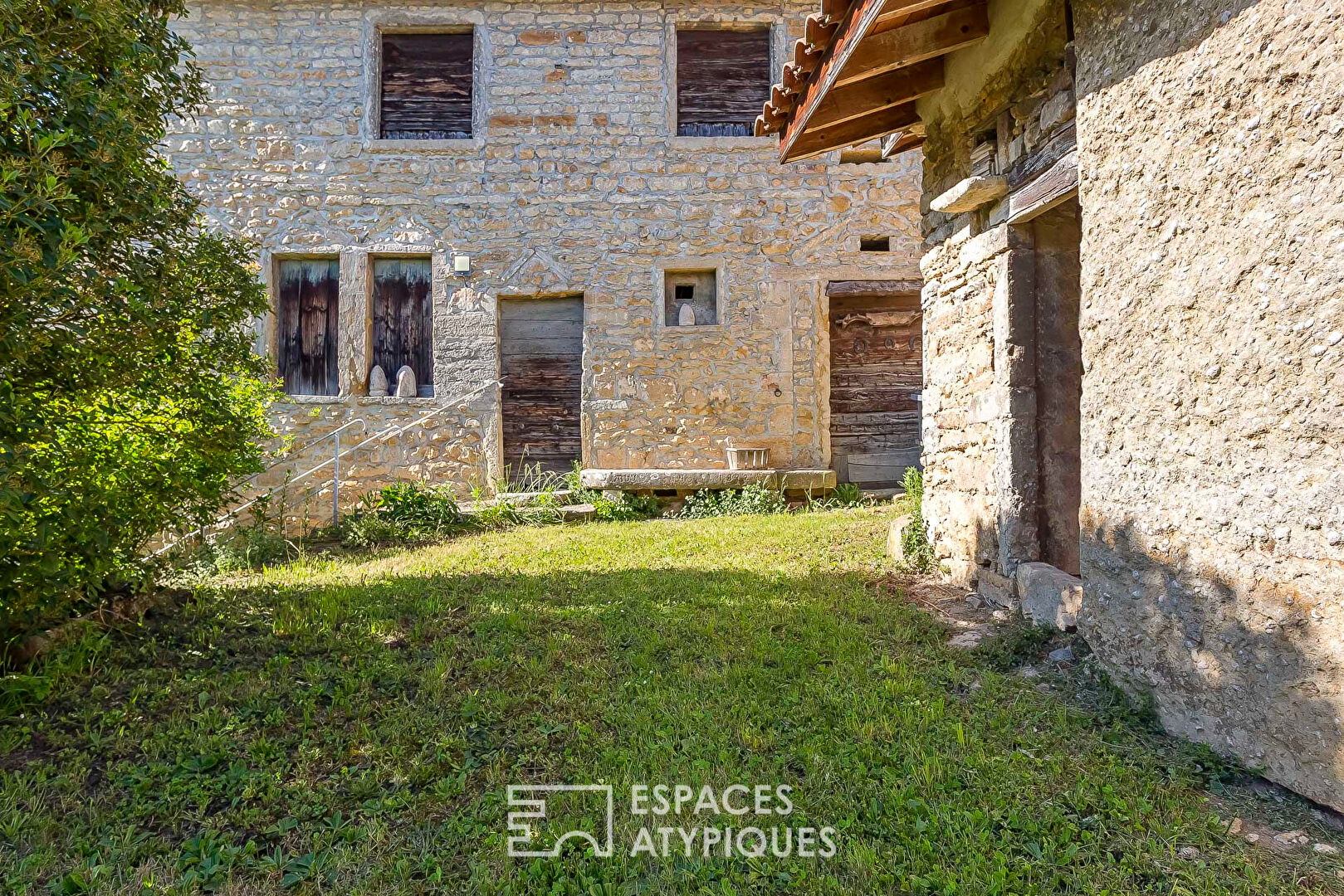 Maison en pierres à réhabiliter à Saint Fortunat