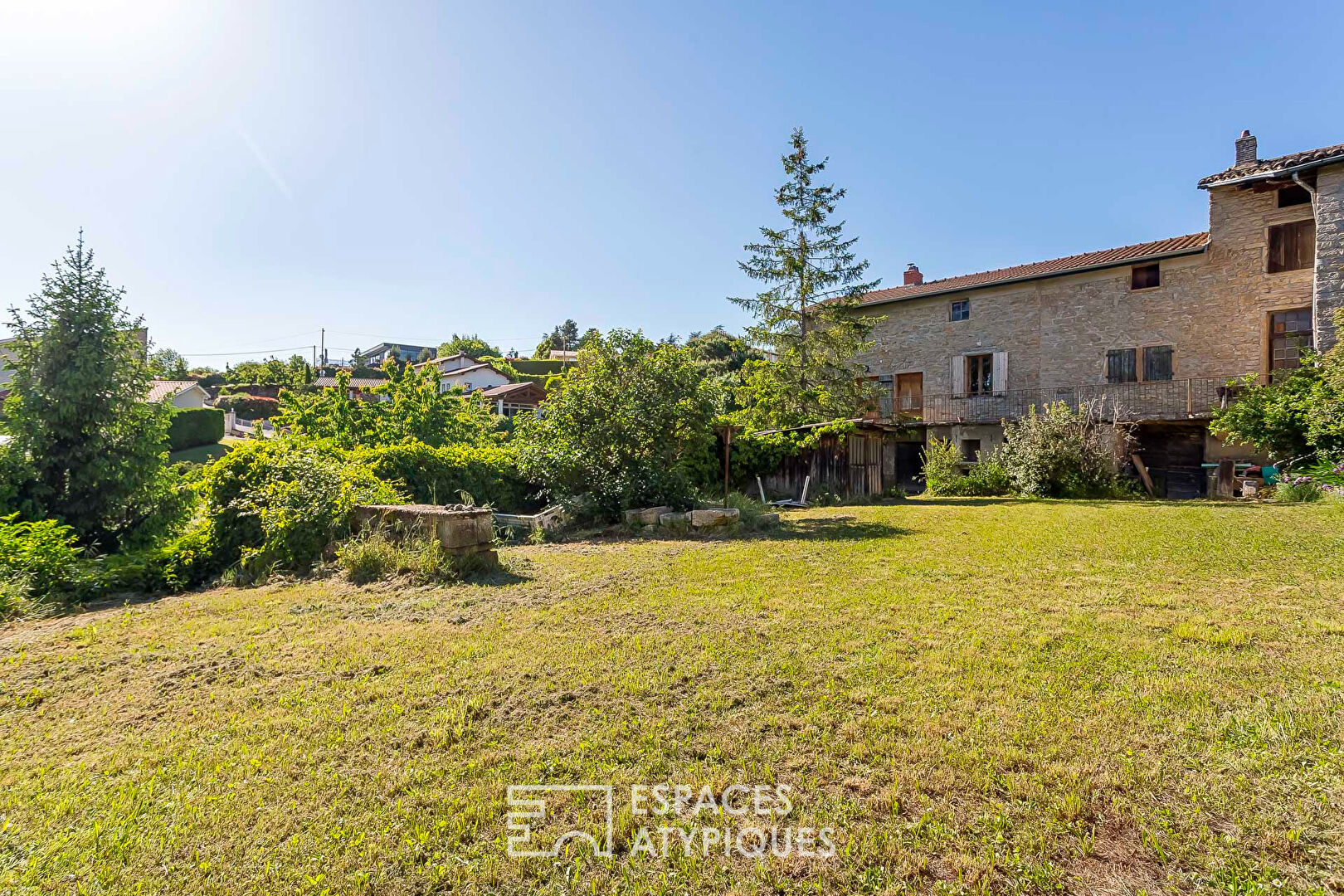 Maison en pierres à réhabiliter à Saint Fortunat