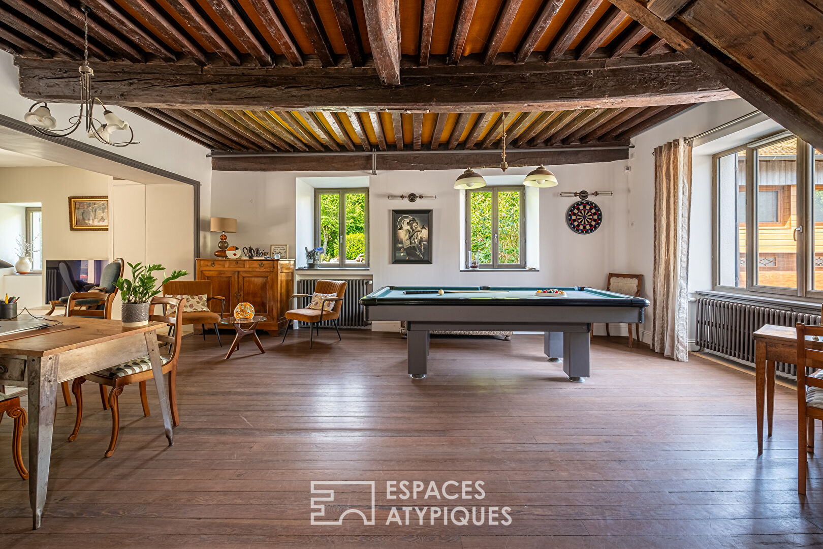 Ancien relais de diligence avec jardin bucolique dans les monts du lyonnais