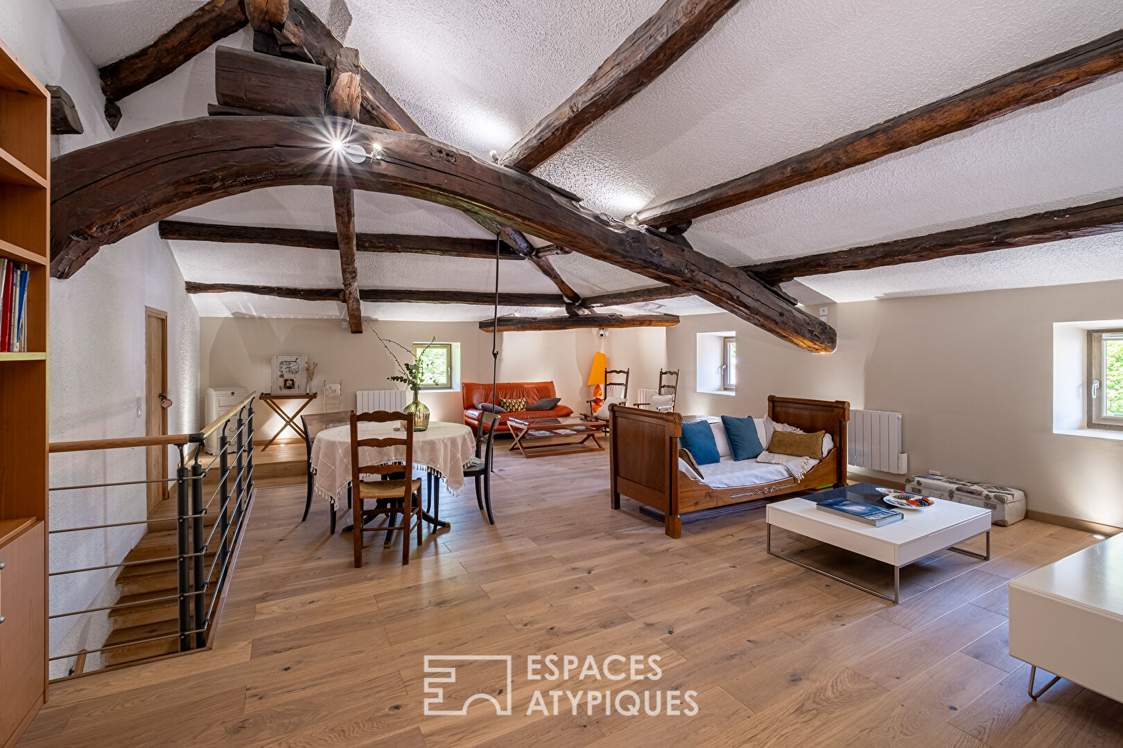 Ancien relais de diligence avec jardin bucolique dans les monts du lyonnais